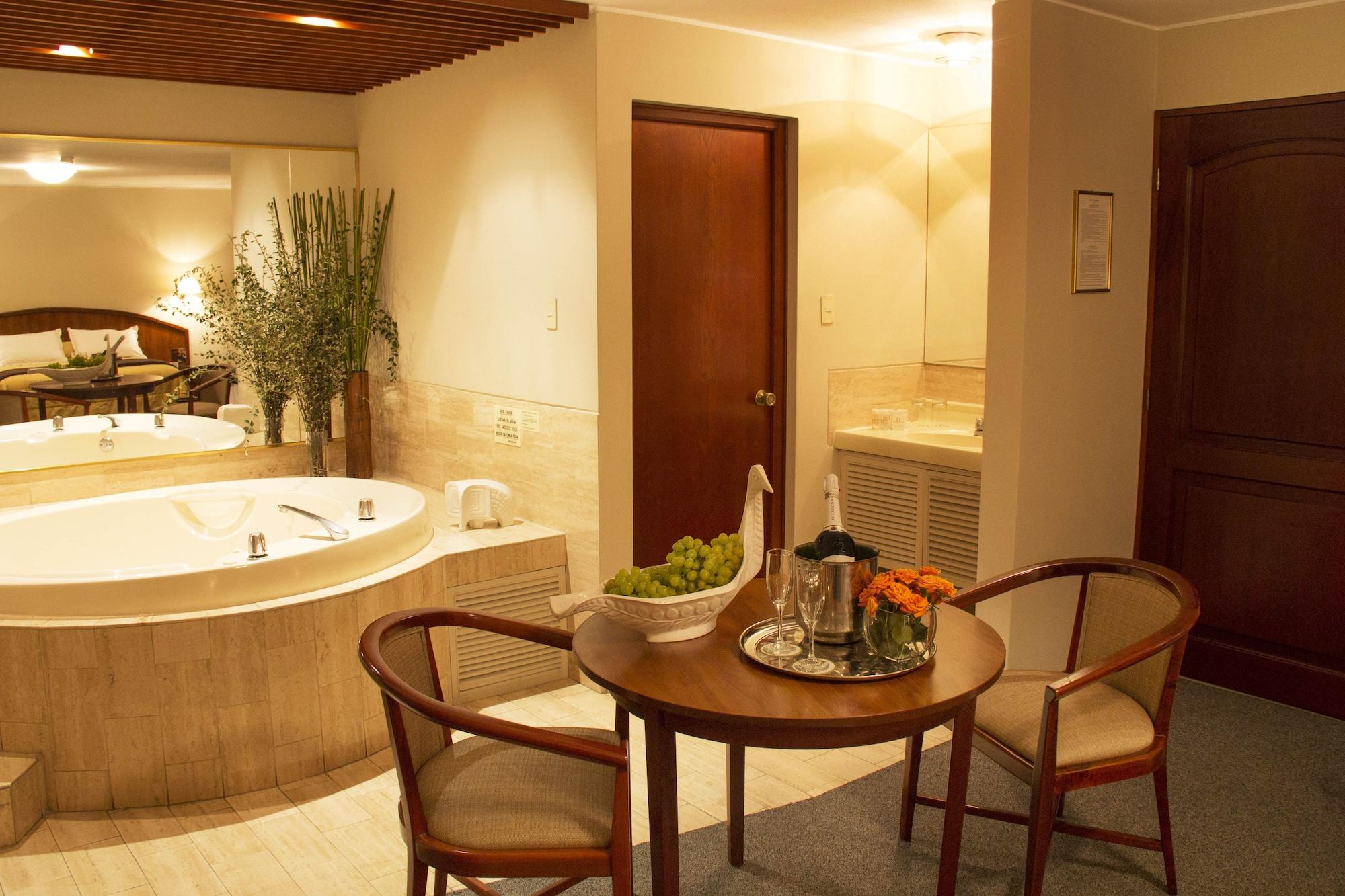 Hotel Park Suites Lima Exterior foto